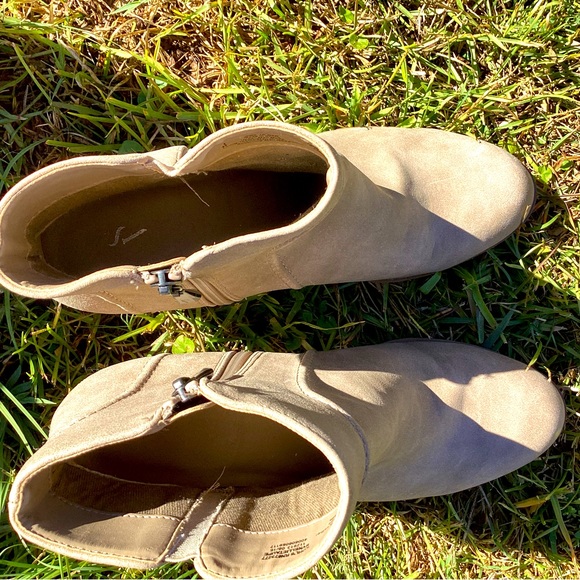 Vera wang simply Vera tan ankle boots - Picture 2 of 5